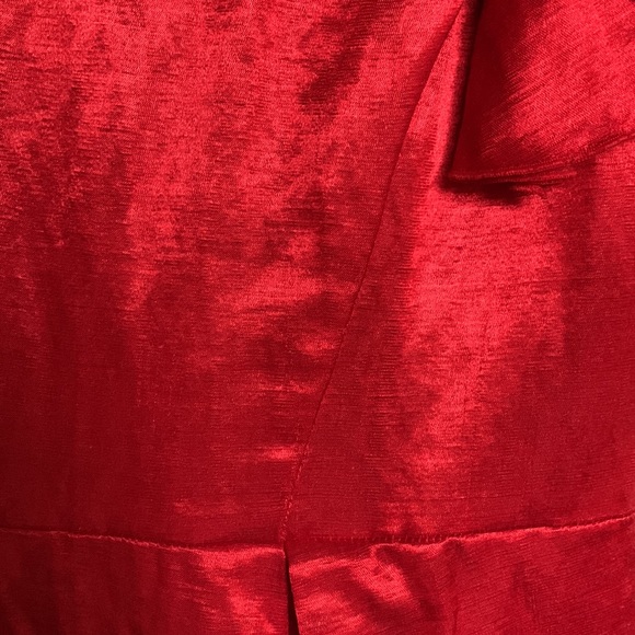 Cue red dress - Picture 9 of 9